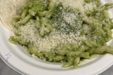 Pasta pesto, in genova