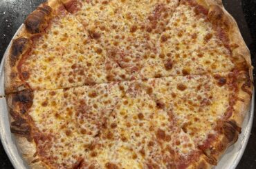 The turnout of my cheese pizzas is getting very consistent and it is quite satisfying! (Wish it was a little more circular tho 😅)