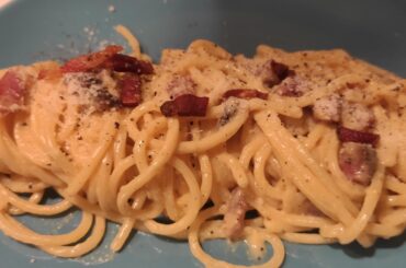 Here she goes ...   sardinian guanciale (because that's what I had and was a gift), 75% pecorino, 25% parmigiano, spaghettone, acqua di cottura. Added crunchy guanciale as topping.   I liked it