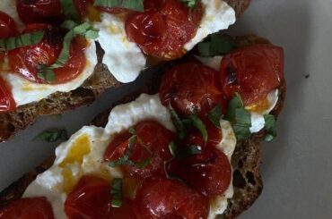 Tomato & Burrata toast