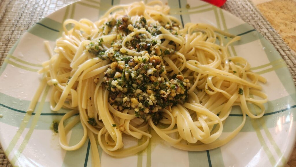 Linguine w chopped basil and garlic from garden and walnuts w olive oil mangia!!!