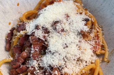 Butatini with tomatoes and pancetta