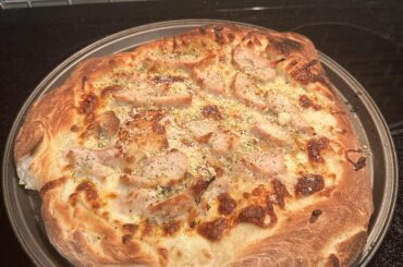 How to improve? Home oven, 550F, baking pan (too broke for steel), 80% hydration