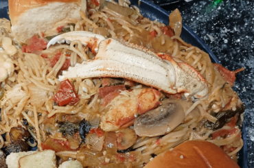 Crab Pasta with Angel Hair, Butter Garlic, Herbs, Onions, Mushrooms, Spinach, Tomatoes and Cheddar Cheese. Lots of sides ;)