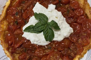 French origin: Tarte tatin with tomatoes and stracciatella