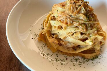 caramelized onion, thyme, and goat cheese pasta