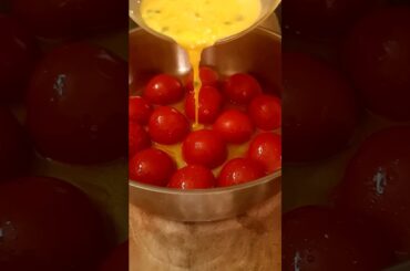 Tomatoes. How to make eggs with cheddar cheese and tomatoes for breakfast.#shorts #food #breakfast
