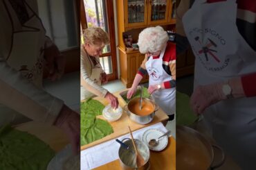 90-year-old twins make LASAGNA!  #lasagna #nonna  #shorts