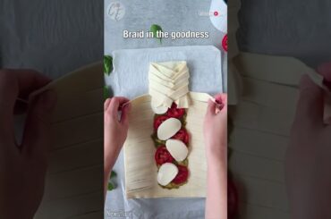 Delicious recipe of pastry with tomatoes, mozzarella and pesto #pastry #italianfood #cooking