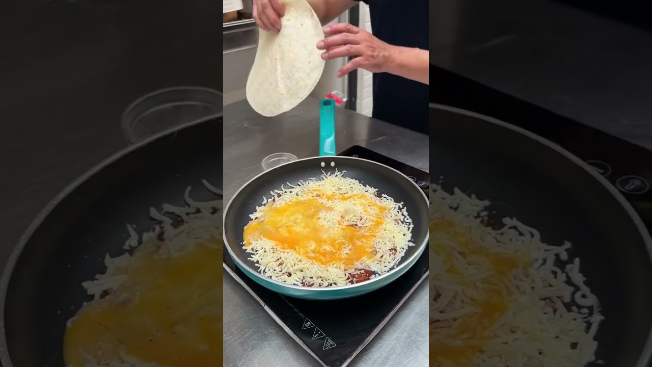 60 Second Pepperoni Pizza Quesadilla #Shorts 60 Second Pepperoni Pizza Quesadilla #Shorts