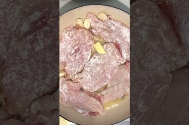 Chicken Saltimbocca - Italian Chicken Parma Ham, Sage & Wine #italianchicken #chickenrecipe