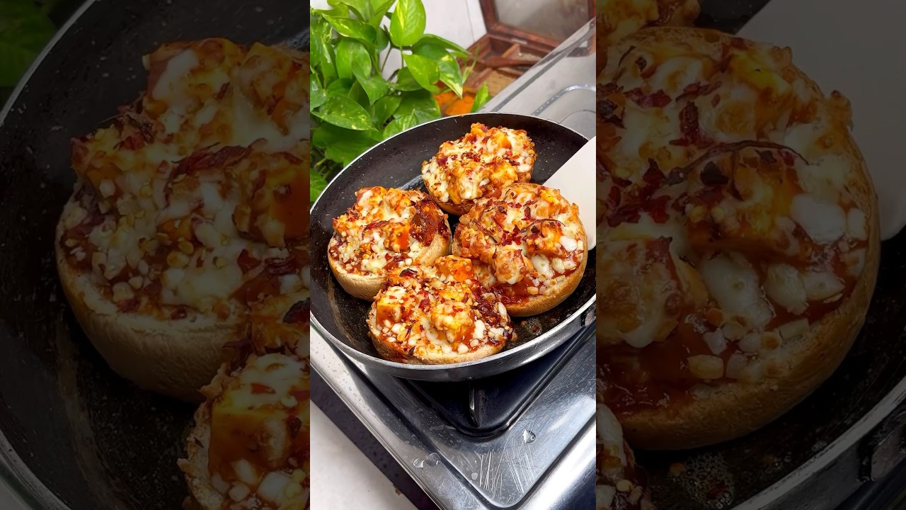 Pizza paneer buns healthy jhatpat bnaya ghar pe #youtubeshorts #shorts Pizza paneer buns healthy jhatpat bnaya ghar pe #youtubeshorts #shorts