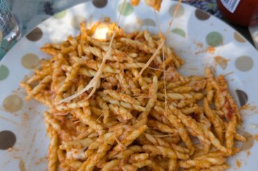 Trofie with pesto rosso, mozzarella and parmesan 🤌