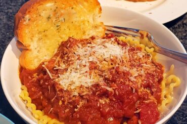 Homemade red sauce and garlic bread with my fav, fusilli col buco