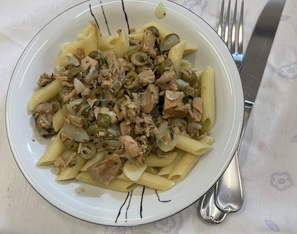 Penne tonno e olio d'oliva