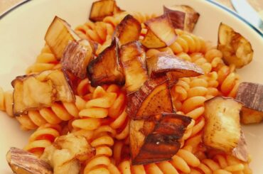 Fried eggplant and tomato sauce pasta