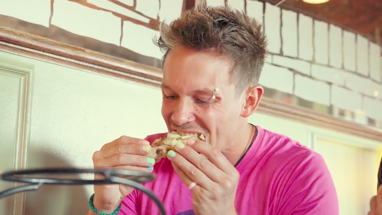 Chaos & Kindness Visits 900 Degrees Neapolitan Pizzeria Chaos & Kindness Visits 900 Degrees Neapolitan Pizzeria