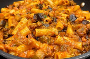 Delicious Italian pasta puttanesca with eggplant! You'll make it at home every day! Easy recipe.