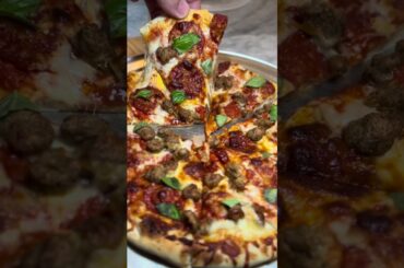 A microwave that gives you both a delicious meal and dessert! #microwave #microwavecooking #pizza