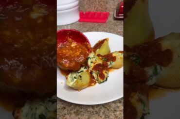 These stuffed shells make an easy and delicious dinner #dinner #recipes #pasta #shorts