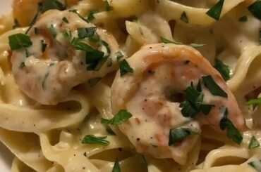 Alfredo pasta with shrimp and vegetables is one of my favorite foods