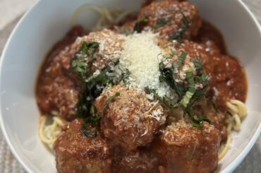 The best and simplest homemade spaghetti and meatballs🍝