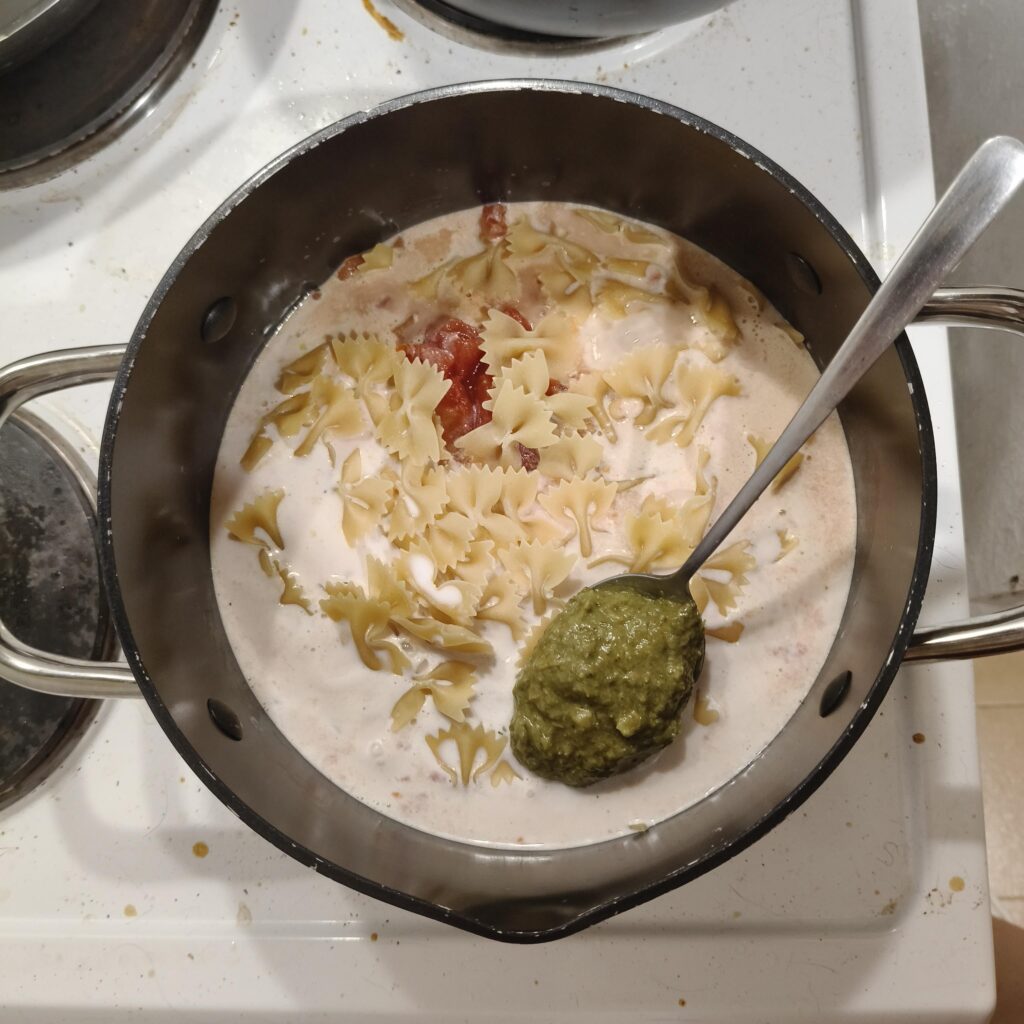 Making a Pink sauce pesto farfalle dish💕