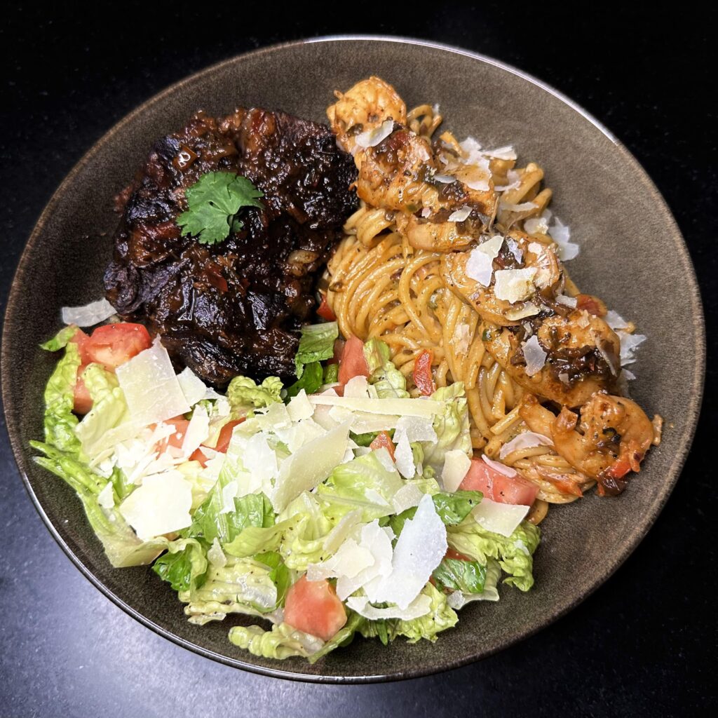 Spaghetti with oxtail and shrimp.