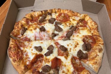 I think I'm improving, pizza from the 5th day on the job. (For myself not for a customer, still just practicing.)  (Double cheese w/ pepperoni and sausage)