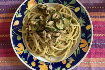 Can mackerel, courgette and lemon zest bucatini