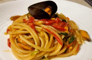 Bucatini with mussels.