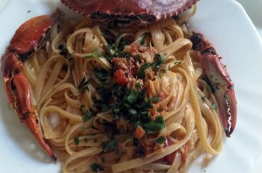 Linguine rigate with crab