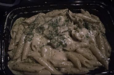 It’s supposed to be penne pesto. But it looked and tasted like Alfredo. 🤔