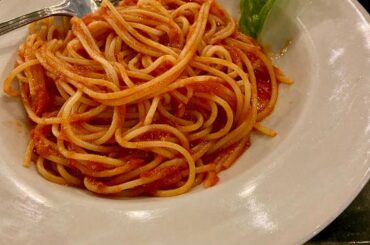 Spaghetti pasta in a date.