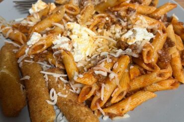 Penne with meat sauce. Mozzarella sticks as a garnish.
