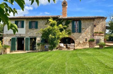 BREATHTAKING PROPERTY! Luxury Italian farmhouse.