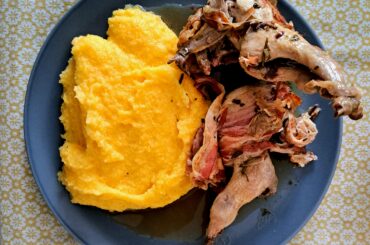 Polenta with quail rolled in pancetta