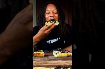 Mushroom Alfredo French Bread Pizza #youtubeshorts #pizza #plantbased #veganrecipe #pizzalover #food