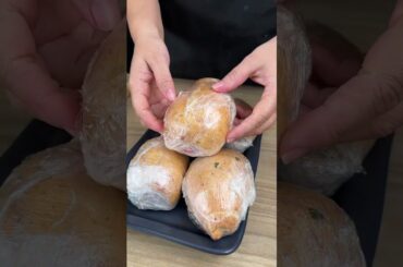 Surprise your guest with this bread and Tuscan sausage snack.