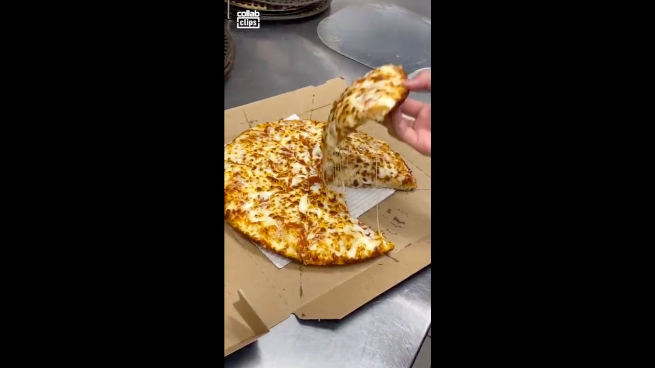 The chef has revealed the secret of cooking pizza in a famous restaurant #recipe #italiancook #food The chef has revealed the secret of cooking pizza in a famous restaurant #recipe #italiancook #food