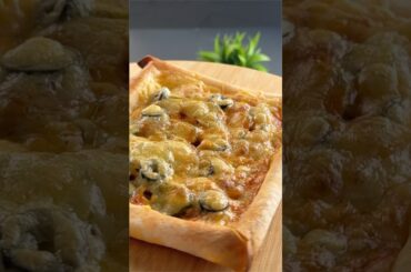 THIS IS THE MOST DELICIOUS ITALIAN CRISPY PIZZA !! JUST TRY IT ONCE...