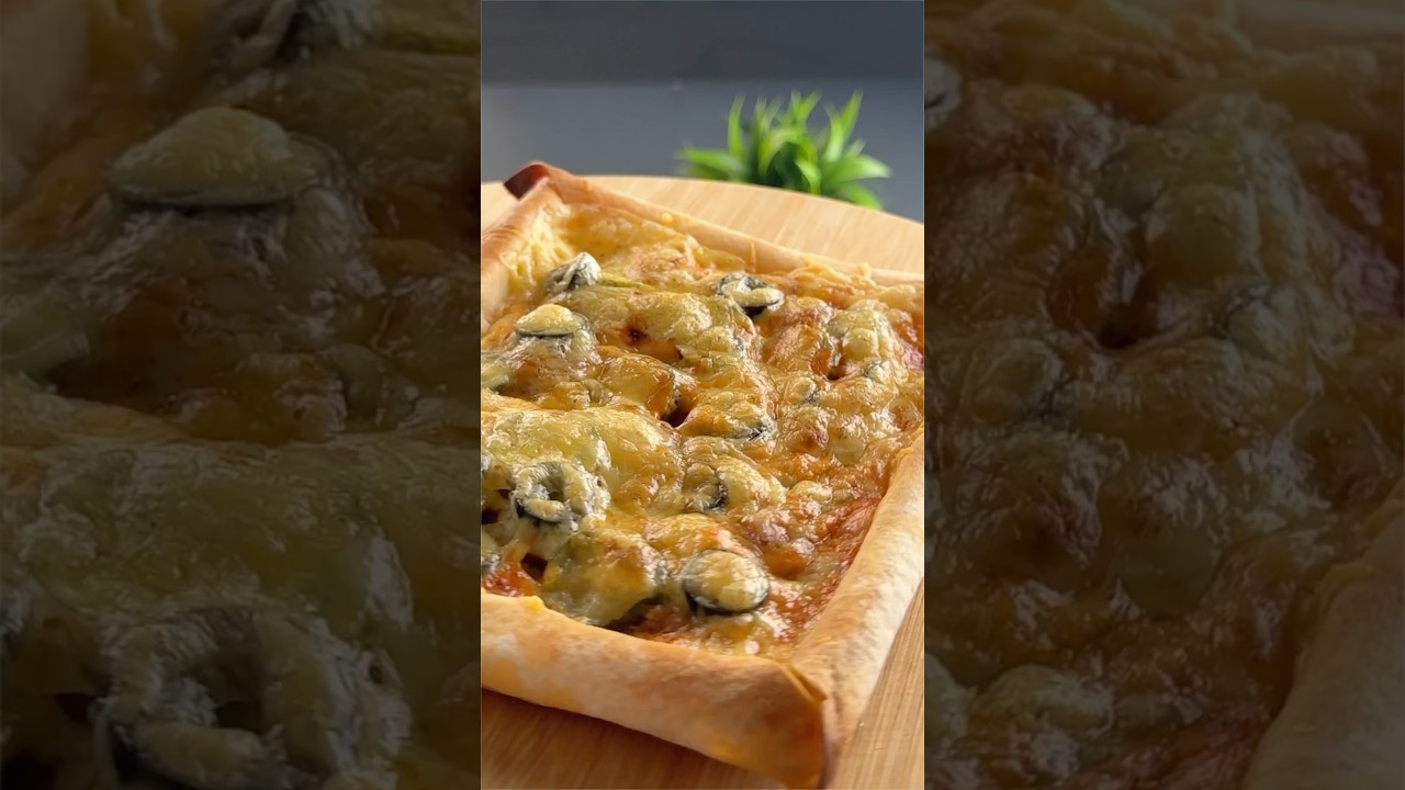 THIS IS THE MOST DELICIOUS ITALIAN CRISPY PIZZA !! JUST TRY IT ONCE… THIS IS THE MOST DELICIOUS ITALIAN CRISPY PIZZA !! JUST TRY IT ONCE...