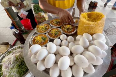 Kolkata's Famous Egg Ghugni at Railway Station | Indian Street Food