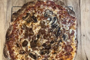 Chicago thin crust in a home oven at 550 F