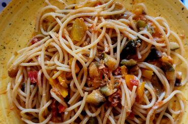 Spaghetti with peperonata