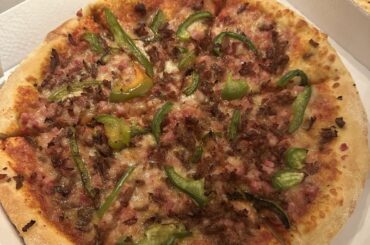 Just the thing during a cold, rainy night🍕