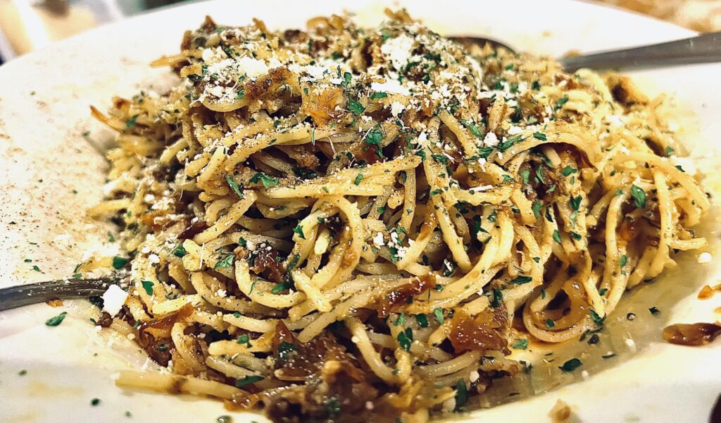 cheese and caramelised onion spaghetti
