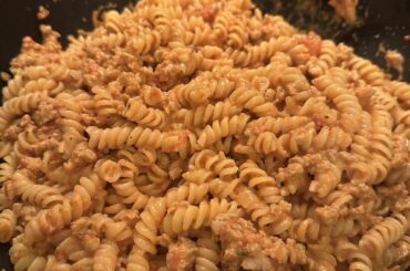 Bolognese, Carbonara, Rosa and Alla Vodka have always been favs of mine. Tonight I made rosa with chicken