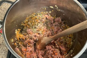 First time making Ragú, works surprisingly well with Penne because the sauce just completely fills the hole and the flavour is so strong!