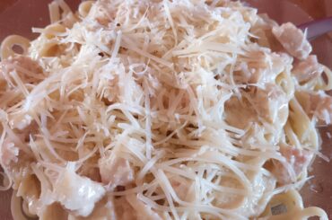 Noodles with cream and chicken for lunch😋